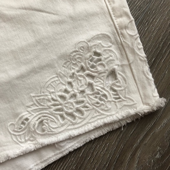 Torrid ★ Off-White Shorts w/ Crochet Inset Details - Picture 4 of 8